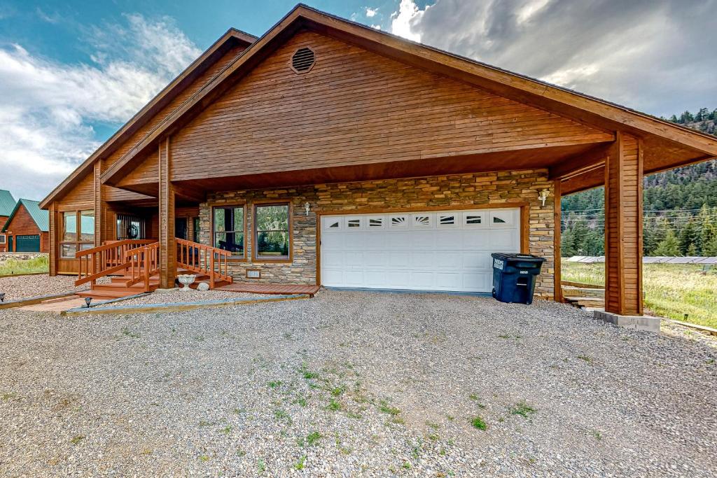 Trout Hunter Cabin - main image