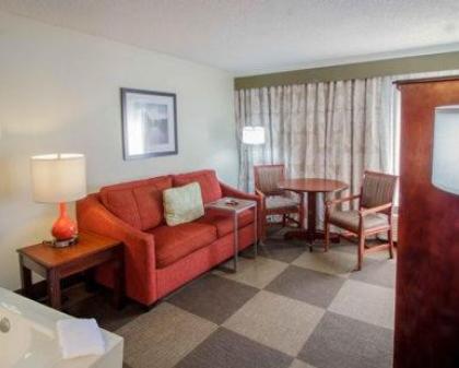 Hampton Inn South Haven - image 8