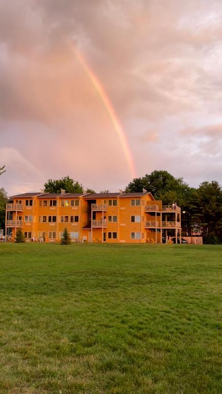 Lake Bluff Inn and Suites - main image