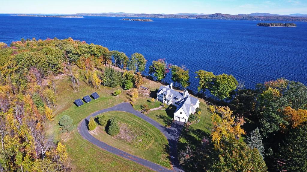 Stunning South Hero Home on Lake Champlain with Views - image 5