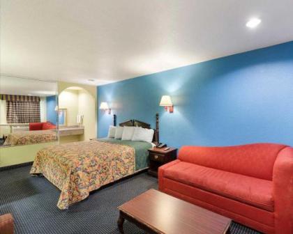 Rodeway Inn - image 3