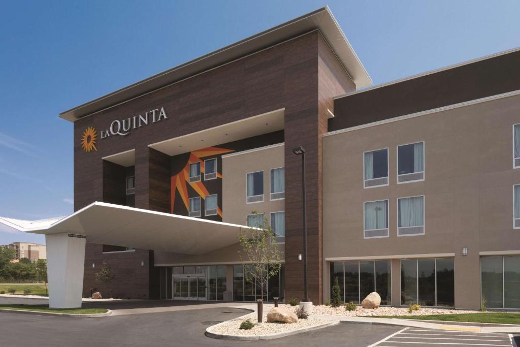 La Quinta by Wyndham South Jordan - image 6