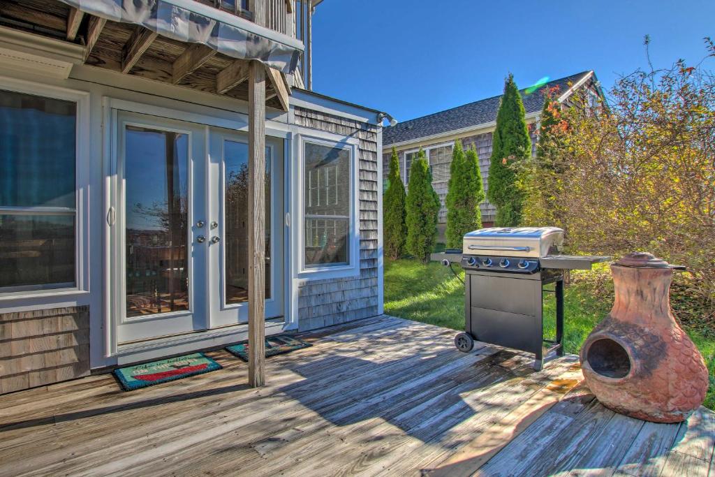 Home on Greenhill Pond with Panoramic Views and 3 Decks - image 5