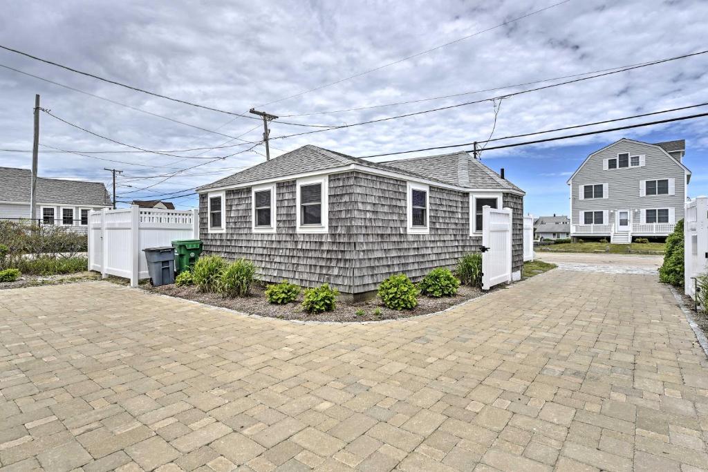 Peaceful Cottage with Grill - Steps to Matunuck Beach - image 2