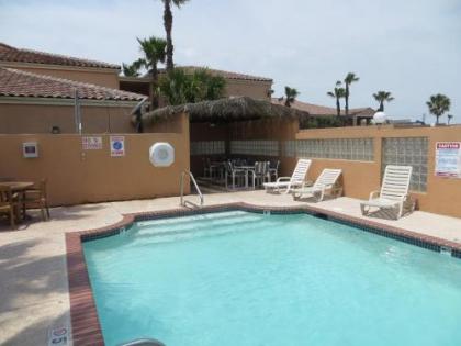 Super 8 by Wyndham South Padre Island - image 4