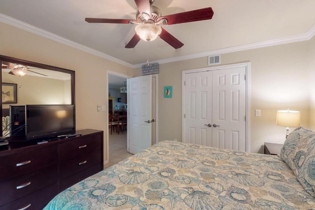 Beachview Condominiums: Wicker Wanderer (#109) - image 3