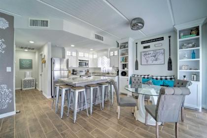 Luxe South Padre Condo with Pool Walk to Beach - image 2