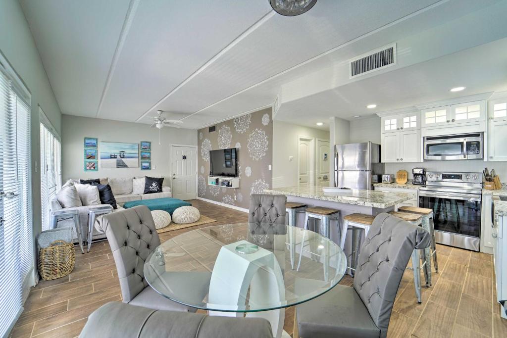 Luxe South Padre Condo with Pool Walk to Beach - image 5