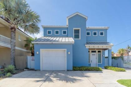 Capricorn - 3 Bedrooms Condo with Private Pool easy walk to the beach Sleeps 6 - image 1