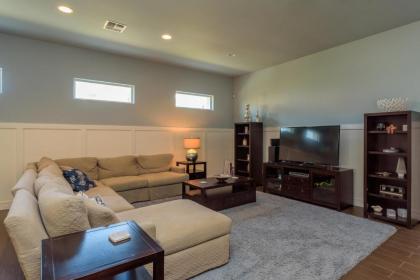 Capricorn - 3 Bedrooms Condo with Private Pool easy walk to the beach Sleeps 6 - image 5