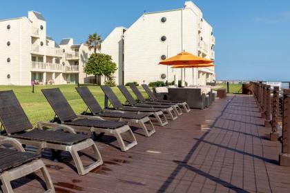 Stunning Bayview! Large condo in beachfront resort with shared pools and jacuzzi - image 4