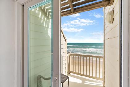 Enjoy a perfect beachview from large balcony! Spacious beachfront condo - image 3