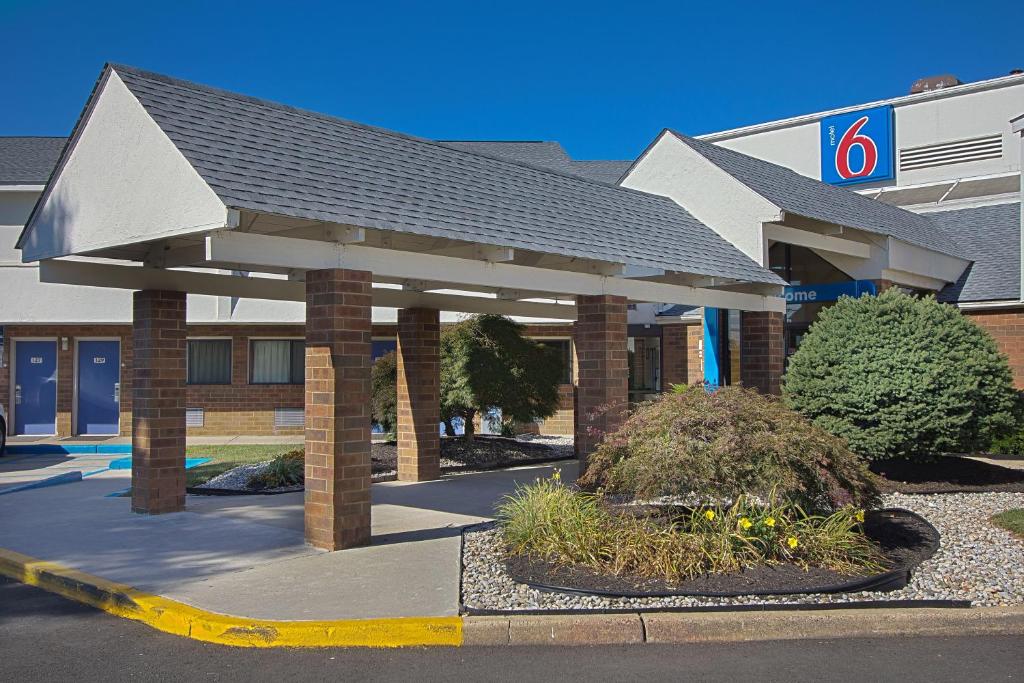 Motel 6-Piscataway NJ - main image