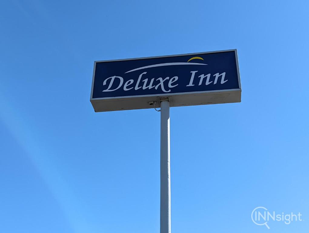 Deluxe Inn - main image