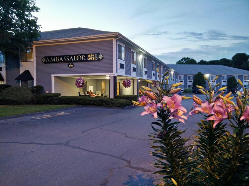 Ambassador Inn and Suites - main image