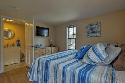 South Yarmouth Cottage - Walk to Seaview Beach! - image 8