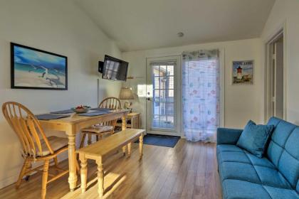 Cozy Condo with Private Deck Walk to Beach and Dining - image 1