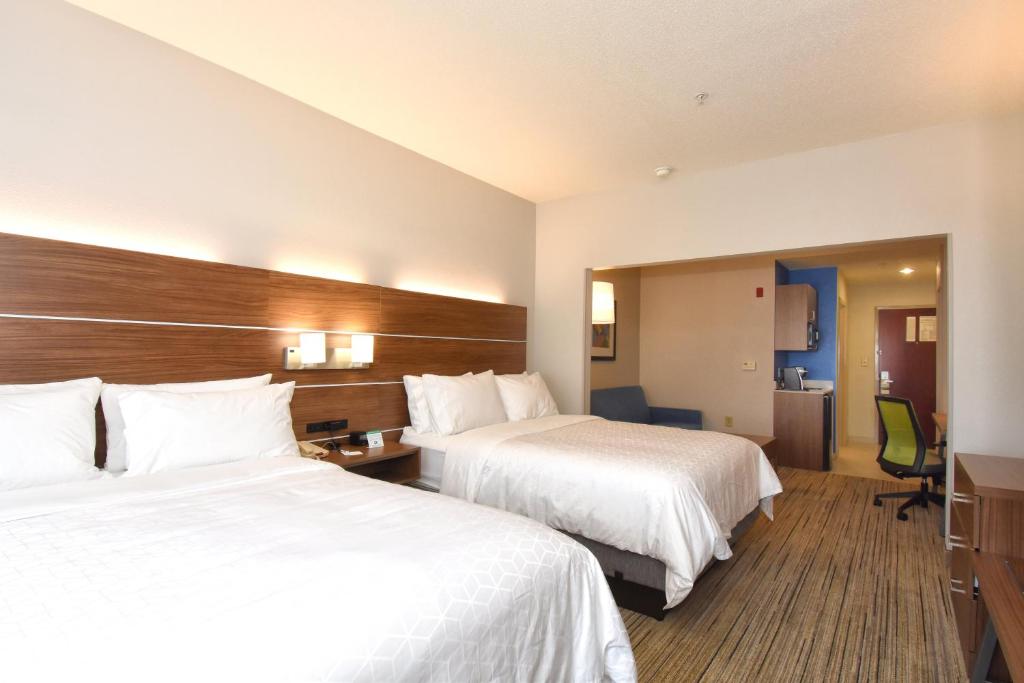 Holiday Inn Express & Suites Southern Pines-Pinehurst Area an IHG Hotel - image 5