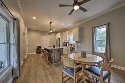 Sweet Southern Pines Abode with Yard and Covered Porch - image 2