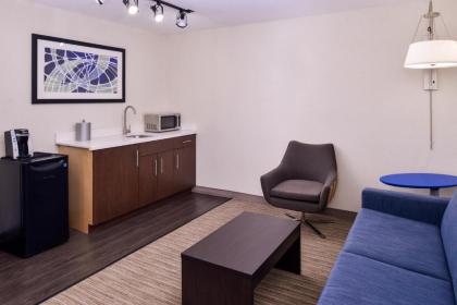 Holiday Inn Express Hotel & Suites Southfield - Detroit an IHG Hotel - image 2