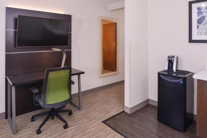 Holiday Inn Express Hotel & Suites Southfield - Detroit an IHG Hotel - image 3