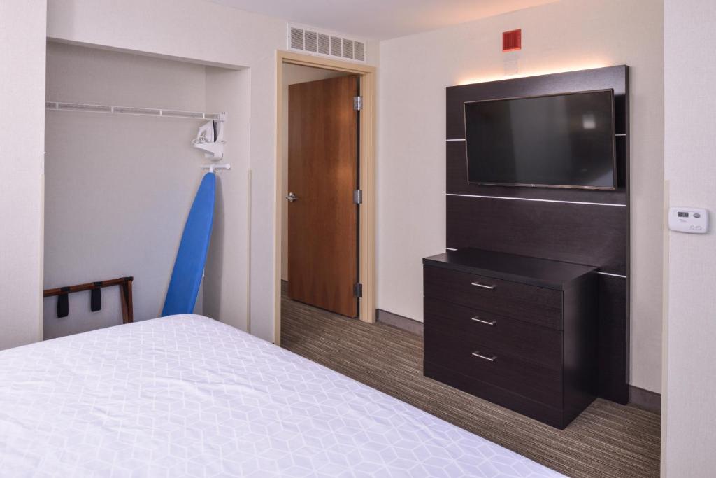 Holiday Inn Express Hotel & Suites Southfield - Detroit an IHG Hotel - image 4