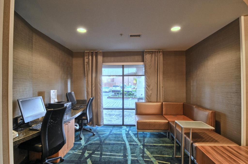 SpringHill Suites Detroit Southfield - image 7