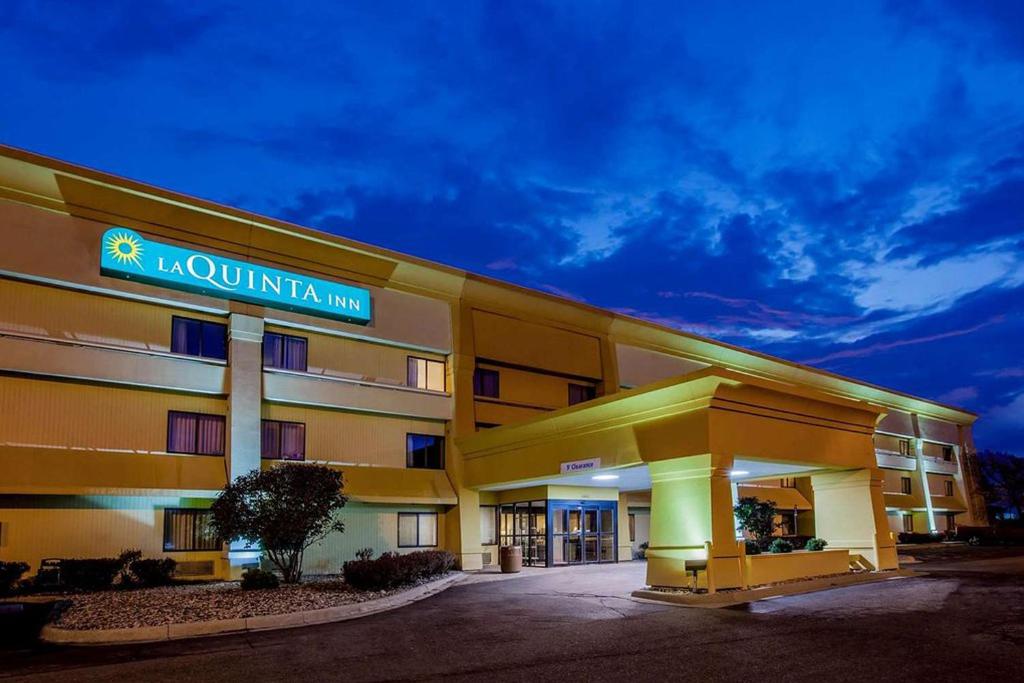 La Quinta Inn by Wyndham Detroit Southgate - main image