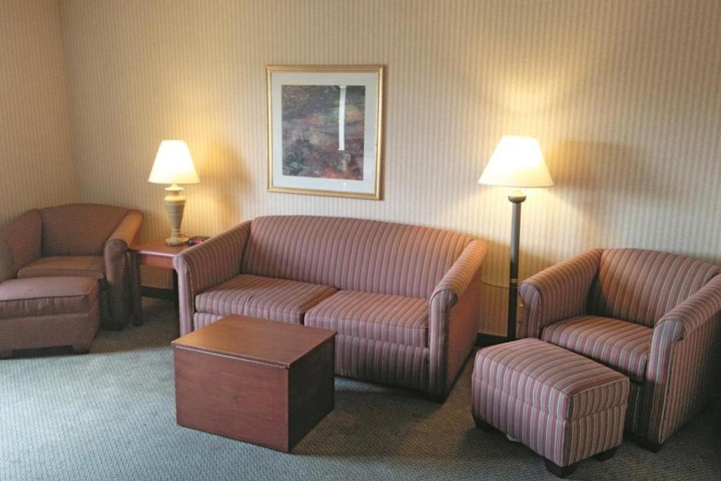 La Quinta Inn by Wyndham Detroit Southgate - image 7