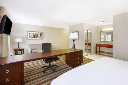 Hampton Inn Detroit/Southgate - image 8