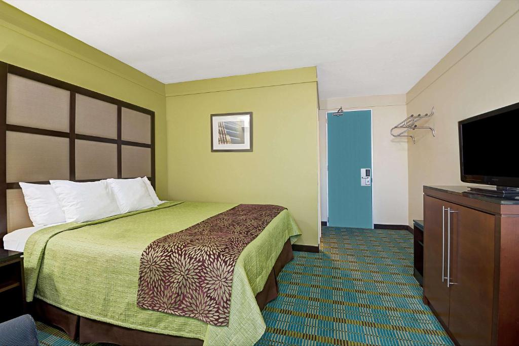 Days Inn by Wyndham Southington - image 7