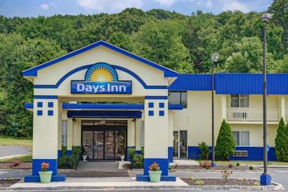 Days Inn by Wyndham Southington - image 9