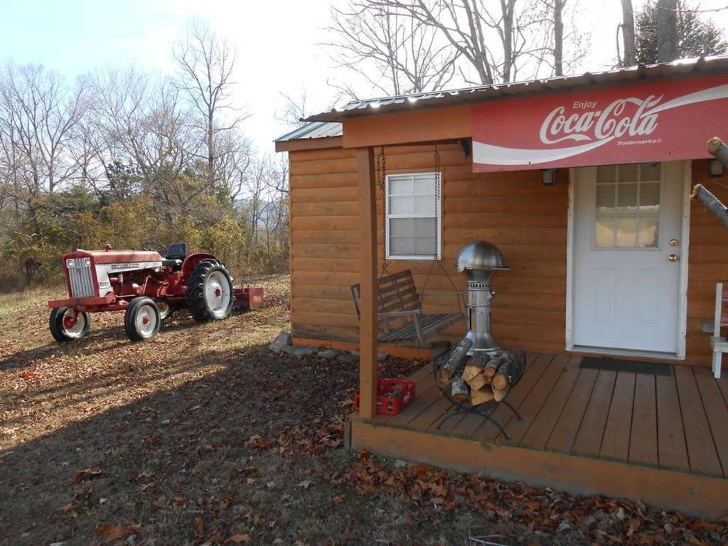 Quaint efficiency Coke Cabin located near Cane Crk - main image