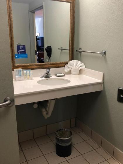 Hampton Inn Spartanburg Hotel - image 10