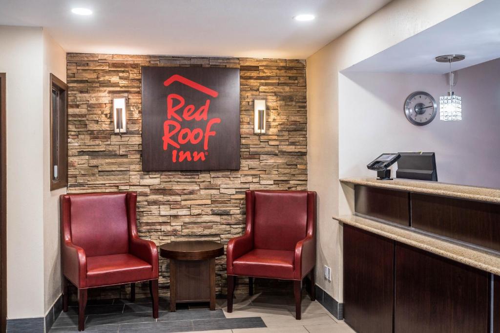 Red Roof Inn Spartanburg - image 4