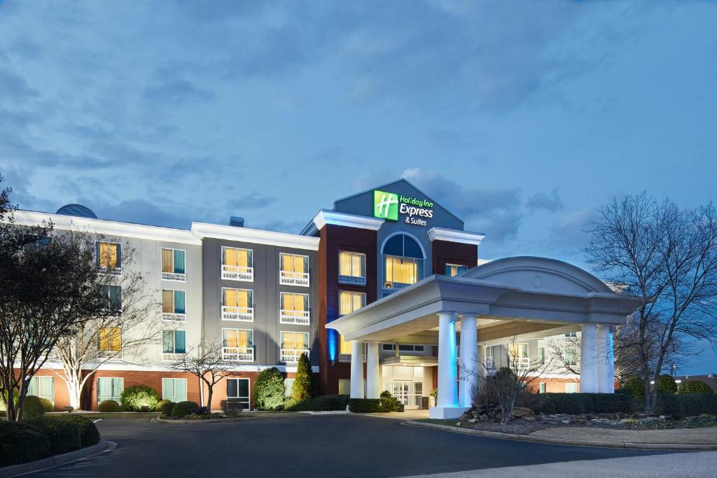 Holiday Inn Express & Suites I-26 & Us 29 At Westgate Mall an IHG Hotel - main image