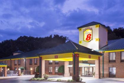 Super 8 by Wyndham Spartanburg/I-26 Exit 22 - image 8