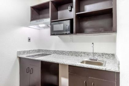 Suburban Extended Stay Hotel - image 4