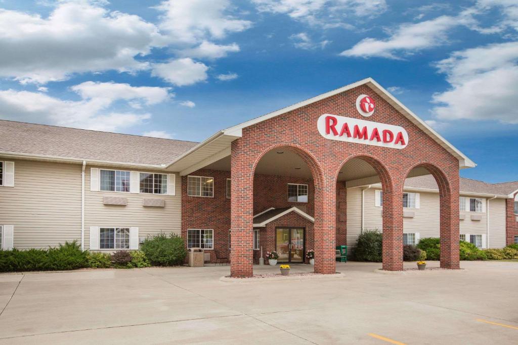 Ramada by Wyndham Spirit Lake/Okoboji - main image