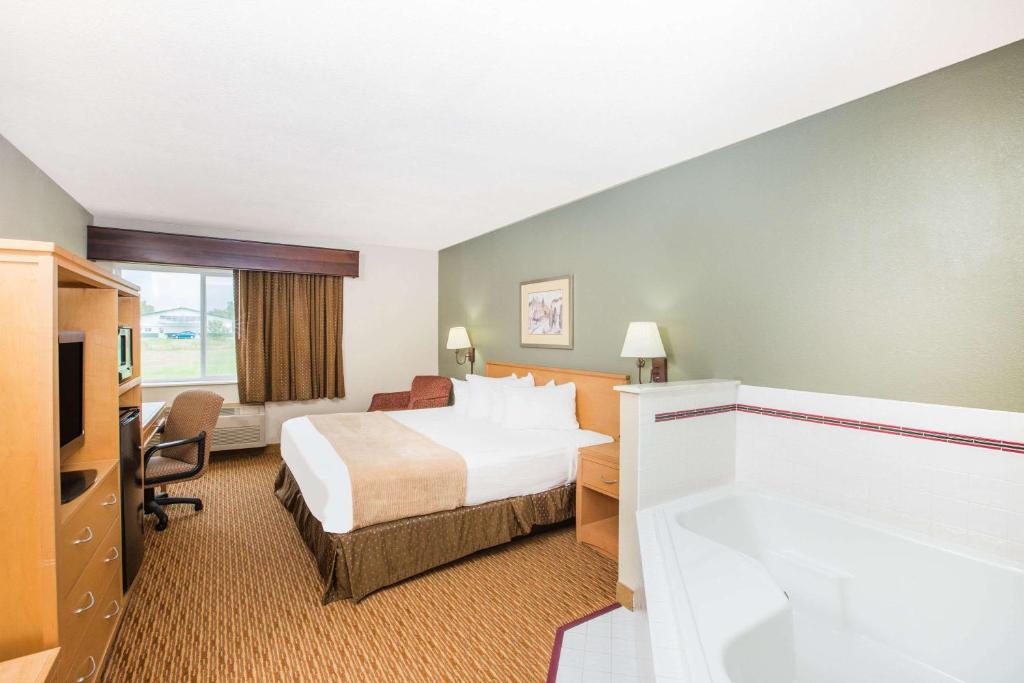 Ramada by Wyndham Spirit Lake/Okoboji - image 7