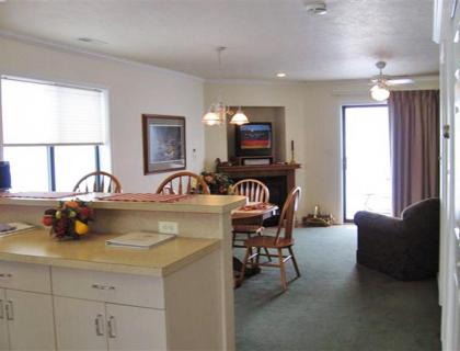 Beautiful Lake Okoboji - Year Round Resort Condos - image 4