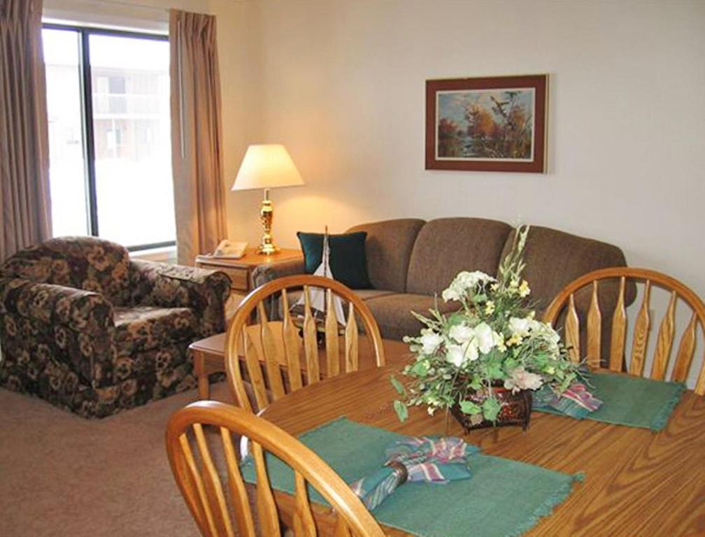 Beautiful Lake Okoboji - Year Round Resort Condos - image 6