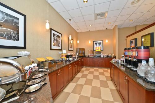 Hampton Inn Spokane Airport - image 2