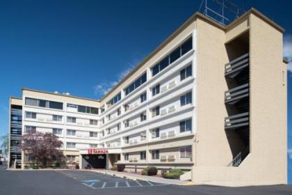 Ramada by Wyndham Downtown Spokane - image 3