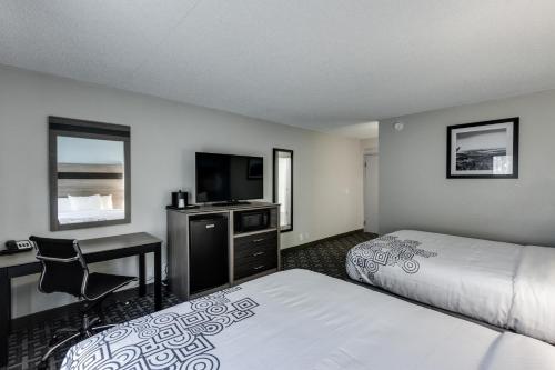 Days Inn & Suites by Wyndham Spokane - image 2