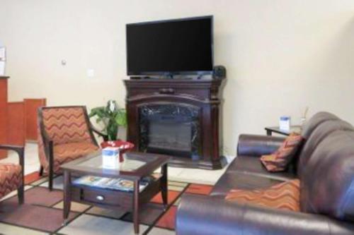 Quality Inn & Suites Airport - image 4