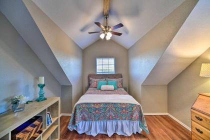 Spacious Private and Peaceful Hill Country Retreat - image 14