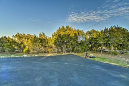 Spacious Private and Peaceful Hill Country Retreat - image 9