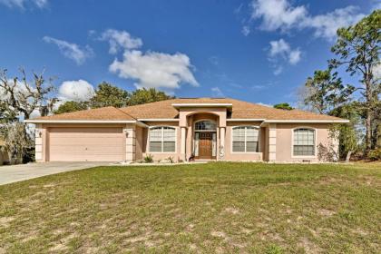 Bright Spring Hill Home   10 mins to Weeki Wachee Spring Hill Florida