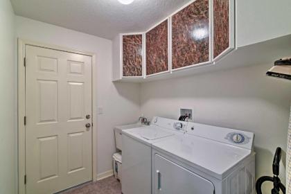 Bright Spring Hill Home - 10 Mins to Weeki Wachee! - image 14